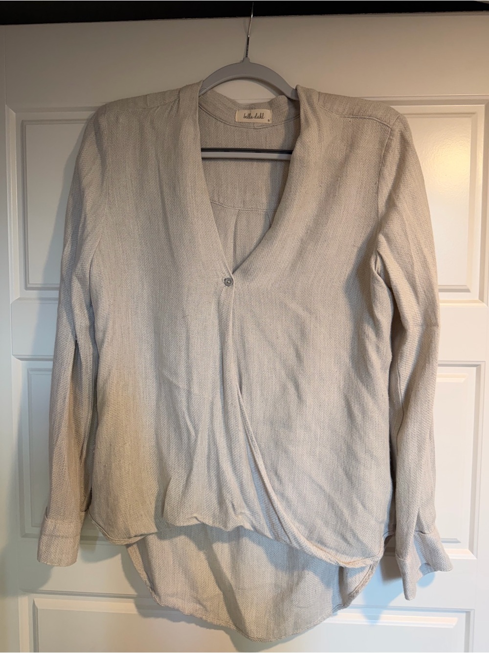 Bella Dahl Cream V-Neck Lightweight Button-Front Blouse